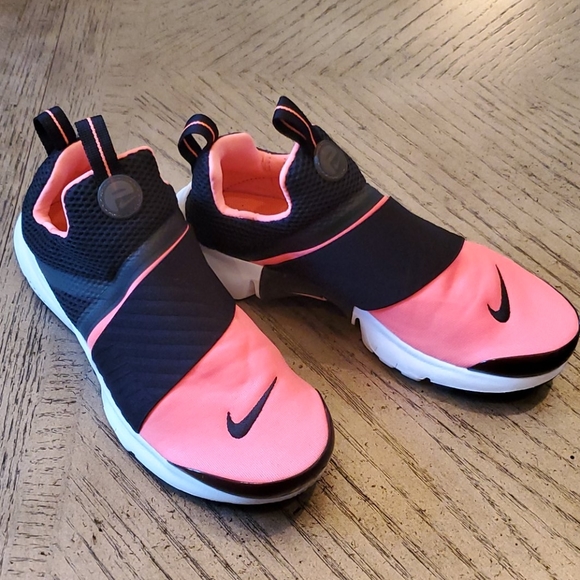 Nike Shoes - Nike womens tennis shoe size 5Y or womens size 6.5